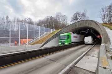 Unfall A4: Dreister Lastwagenfahrer sorgt für mehrstündige Sperrung von A4-Tunnel