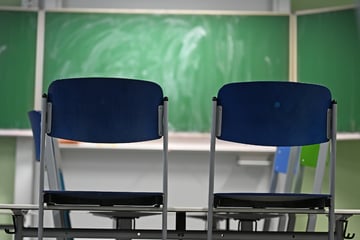 Abscheuliche Tat: Praktikant soll vor Kind in Grundschule seinen erigierten Penis berührt haben