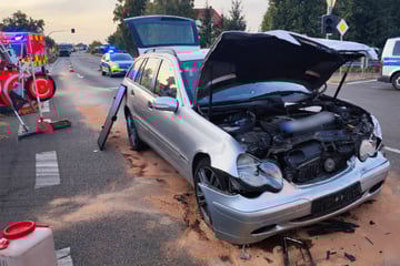 Mercedes kracht in VW: Drei Verletzte bei Kreuzungscrash in Leipzig