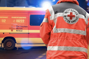 Schwerer Crash auf Bundesstraße: Rentner stirbt, 59-Jährige in Klinik gebracht