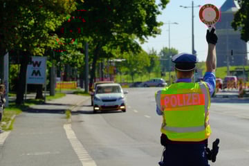 Leipzig: "Für sie ziemlich aufregend": Hier kontrollieren Leipzigs Polizeischüler den Verkehr