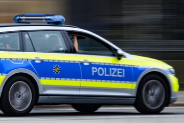 Dresden: Hitlergruß und nackte Haut: Polizei beendet öffentliches Trauerspiel in Dresden