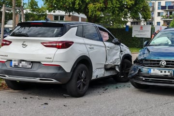 Opel kracht in Zivilfahrzeug der Bundespolizei: Zwei Verletzte