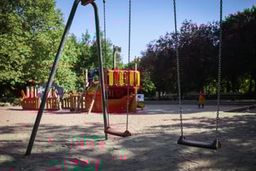 Brutale Szenen auf Spielplatz: Minderjährige misshandeln Jugendlichen massiv