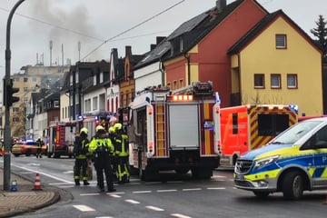 Großeinsatz in Troisdorf: Mehrfamilienhaus steht in Flammen