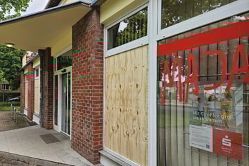 Leipzig: Vandalen beschädigen Sparkassen-Filiale in Leipzig-Marienbrunn