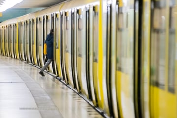 Berlin: Beaten and pushed to the ground: man freaks out because two women kiss!