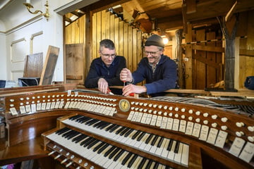 Letzte Arbeiten für den guten Klang: Mehr als 4000 Pfeifen für die 360-Grad-Orgel