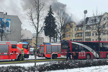Berlin: Hydranten eingefroren: Feuerwehr im Großeinsatz bei Brand in Spandau