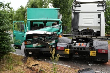 Lastwagen-Unfall im Landkreis Leipzig: 65-Jähriger schwer verletzt
