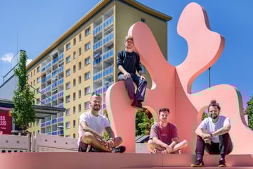 Chemnitz: Bunt und begehbar: Chemnitz bekommt knallige Kunst-Möbel zum Anfassen