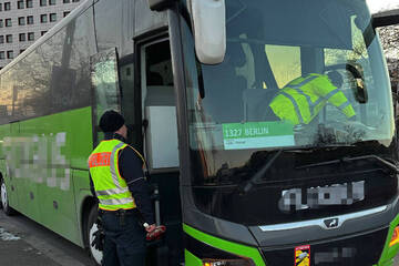 Berlin: Berliner Polizei zieht schrottreifen Flixbus aus dem Verkehr