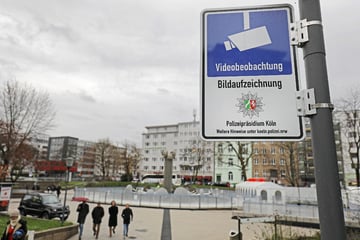 Köln: Heranwachsender sticht auf 22-Jährigen ein: Polizei krallt sich Täter am Ebertplatz