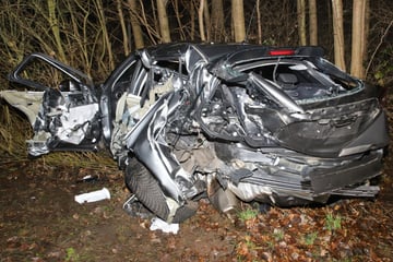 Seil reißt beim Abschleppen: Zwei Menschen nach Unfall in Lebensgefahr