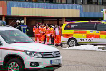 Großeinsatz nach explodiertem Böller in Schultoilette: 19 Schüler verletzt