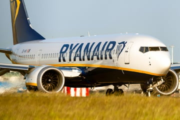 Reisender bekommt erst Flugverbot von Ryanair, jetzt eine Mega-Summe!