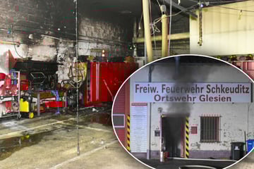 Dichter Rauch dringt aus Feuerwache: Brand bricht in Gerätehaus aus