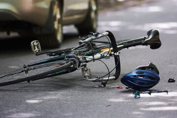 Plötzlicher Defekt am Fahrrad: Radler erleidet schwere Verletzungen nach Sturz
