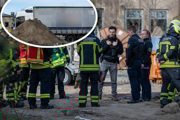 Leipzig: Gefahrgut-Einsatz in Leipzig: Aufgerissener Dieseltank ruft Feuerwehr und Polizei auf den Plan