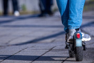 Mit Achtjähriger auf dem E-Scooter: Vater liefert sich Verfolgungsjagd mit Polizei