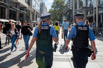 Dresden: Drogenbesitz, Beleidigung und Festnahme: Polizei in Dresdner Innenstadt gefordert