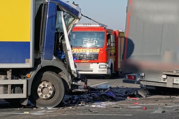 Heftiger Unfall Auf der S100: Zwei Lkw-Fahrer verletzt!