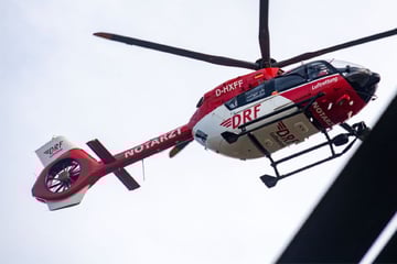 Von Balken getroffen: Feuerwehrmann bei Löscheinsatz schwer verletzt