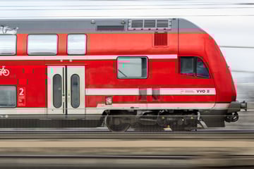 Streit zwischen Reisenden eskaliert: Mann greift Lokführer in Regio an und verletzt ihn