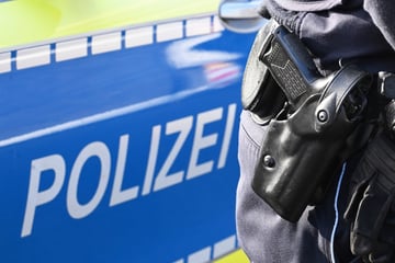 Mann bedroht Polizeibeamte in Klinikum mit abgebrochener Flasche, dann fallen Schüsse