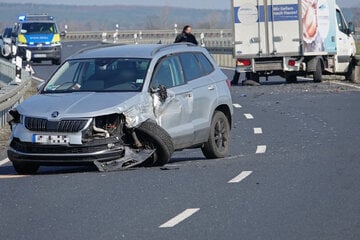 Manöver gescheitert: Rentner (89) auf Bundesstraße in Sachsen verunglückt