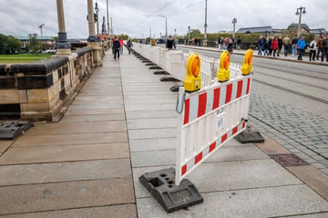 Augustusbrücke: Statt Autos kommen jetzt Fernwärmerohre