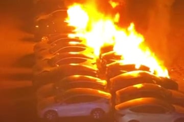 Frankfurt: Zehn E-Autos in Frankfurt abgebrannt: Linksextreme bekennen sich zu Anschlag