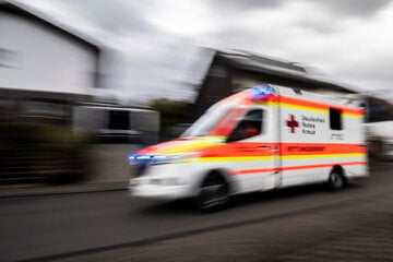Teenager (18) nahe Schule niedergestochen: Polizei nimmt tatverdächtigen Jungen fest