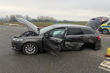 Schwerer Verkehrsunfall auf L1015: Zwei Personen im Krankenhaus