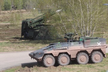 Achtung, Autofahrer: Hier sorgen Panzer für eine Straßensperre