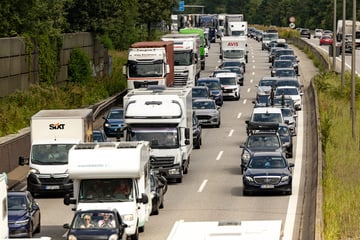 Riesen-Schlagloch und Straßenschäden: Autobahn im Norden für unbestimmte Zeit voll gesperrt