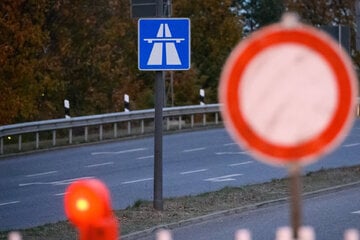 Unfall A2: Junger Lkw-Fahrer übersieht Stauende: Flüssigkunststoff sorgt für weitere A2-Vollsperrung