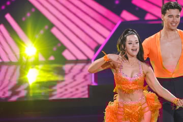 "Let's Dance"-Star mit neuem Mann an der Seite: So verbringt Malika Dzumaev den Jahresausklang