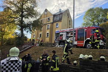 Brand im Vogtland: Leerstehendes Haus in Flammen