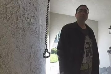 Eskalation vor laufender Kamera: Mann bedroht Familie und bricht in Haus ein