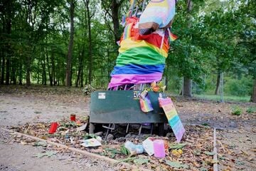 Berlin: Zerstörte Regenbogen-Bank an CSD-Gedenkstätte soll bald wieder aufgestellt werden