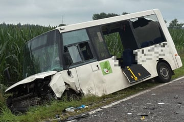 Horror-Unfall mit DRK-Bus: Zwei Tote und fünf Schwerverletzte