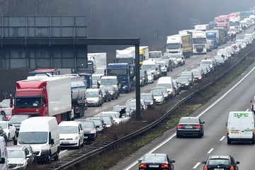 Unfall A13: Unfall auf der A13: Kilometerlanger Stau zwischen Dresden und Berlin