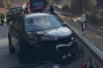 Auto gerät in Gegenverkehr: Motorradfahrer stirbt bei Unfall in Niederbayern