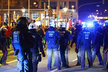 Randale bei Kurden-Demo: Angriffe auf Polizei und Imbiss-Buden