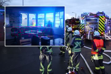 Feuer in Imbiss ausgebrochen: Weihnachtsgesteck gerät in Brand