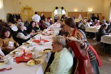 Im "Restaurant des Herzens" kriegen Menschen mit wenig Geld warmes Essen