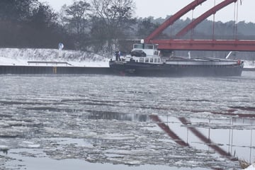 Titanic-ähnliche Zustände: Schiff kollidiert mit Eisscholle
