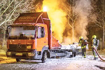 Brandstiftung? Lkw auf Parkplatz wird Opfer der Flammen