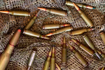 Fahrer legt sich schlafen, Ladung unbewacht: Bundeswehr um 20.000 Schuss beraubt